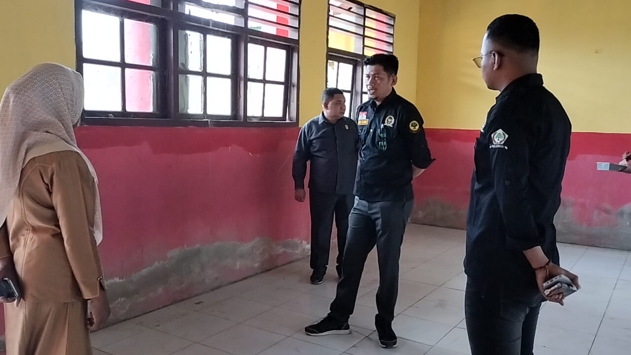 Komisi II Tinjau Gedung SD Negeri Sanana