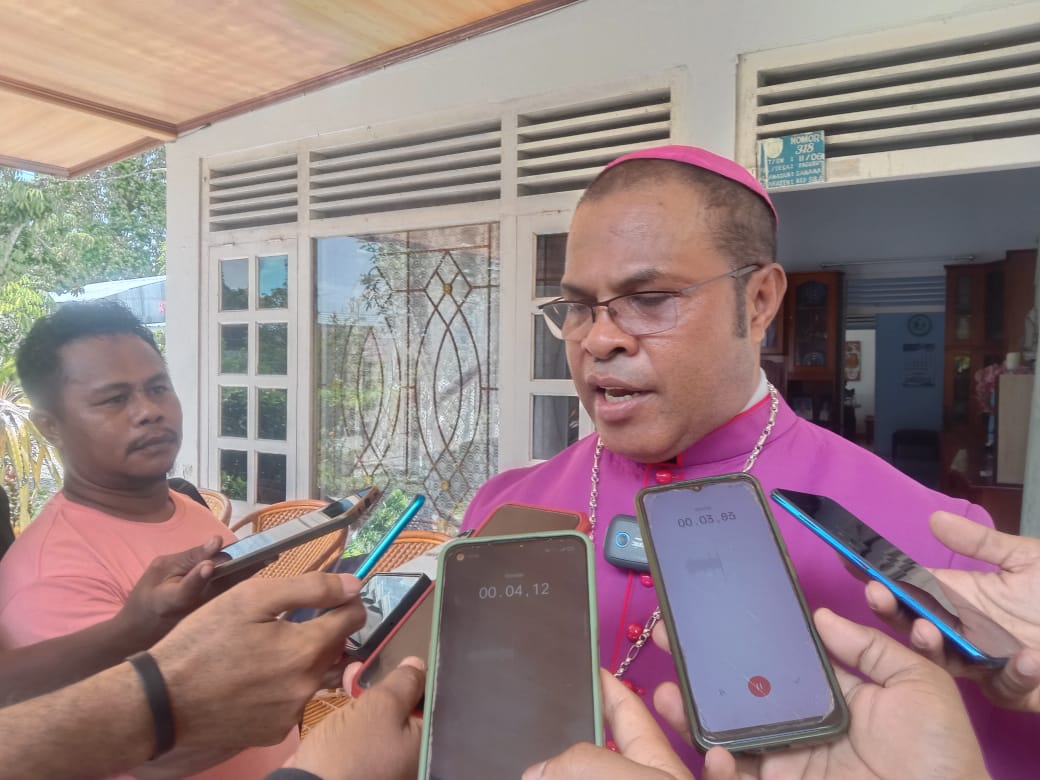 Uskup Keuskupan Amboina Maluku-Maluku Utara, Mdr. Seno Ngutra
